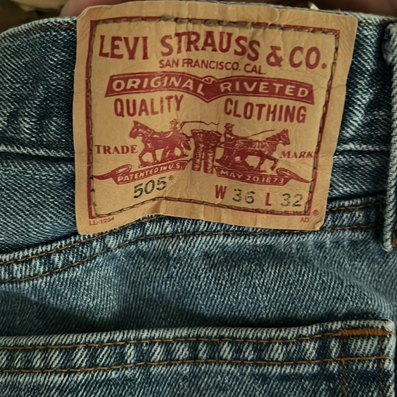 Vintage Levi’s 505 Broken In 36x32” Regular Fit - Picture 2 of 15